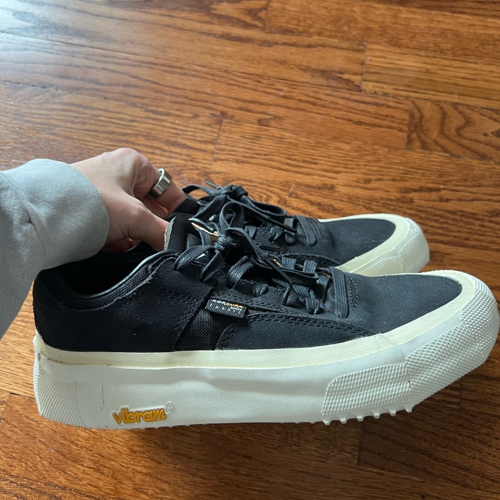 Brandblack sneakers
